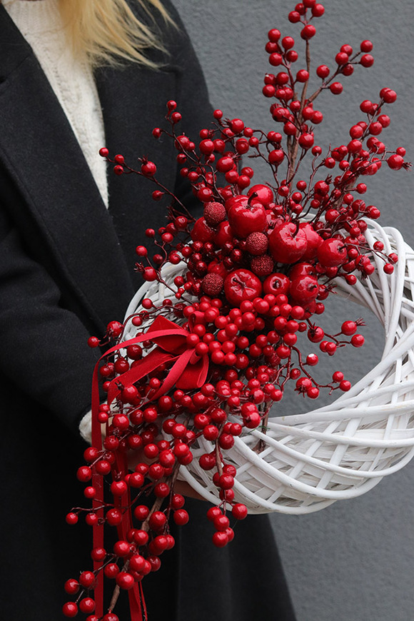 Czerwone Jagody, asymetryczny wianek świąteczny, śr.35cm