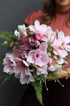 Magnolia Concrete, kompozycja kwiatowa, wys.43cm