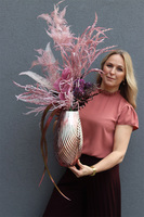 Menilla Leaf, kompozycja kwiatowa w naczyniu