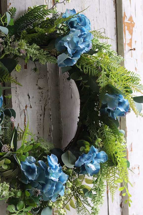 Niebieska Łuna, wianek na drzwi z hortensjami