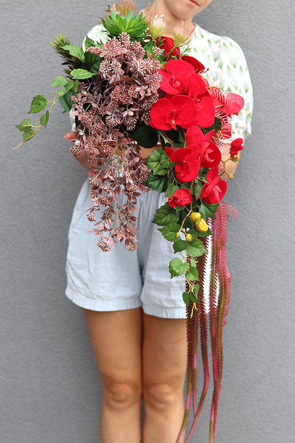 Orchidde Karminetta B, kompozycja sukulentów w donicy, wys.26x48cm