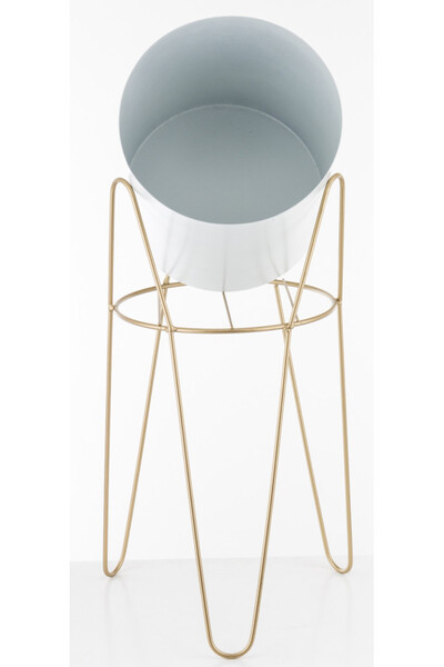 biała metalowa osłonka w stojaku kwietnik	