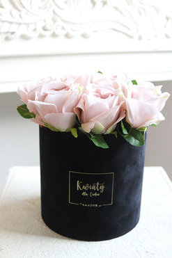 Rosie, welurowy flowerbox z różami, wys.26cm