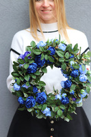 Blue Rose Garden, niebieski wianek kwiatowy z różami