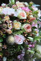 Manfredo Leto, kompozycja kwiatowa w białym naczyniu, wym.34x52cm 