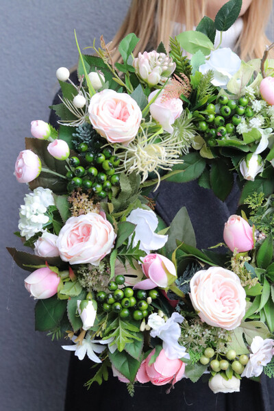 Megusta, kwiatowy wianek na drzwi