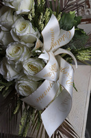 Biała Begoria, bukiet nagrobny z różami, wys.67cm