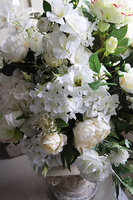 Florencja Fiberglass, kompozycja kwiatowa w białej donicy, wym.82x106cm 