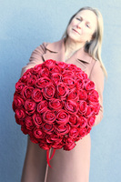 flowerbox na prezent Jubileo 80 Róż z paprocią