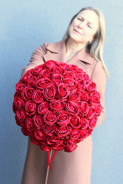 flowerbox na prezent Jubileo 80 Róż z paprocią