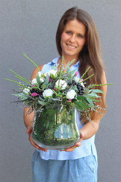 Hassati Nova, kompozycja kwiatowa w szklanym naczyniu, wym.40x35cm