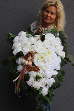 White Dream, wiązanka nagrobna w kształcie serca, wym.68x55cm