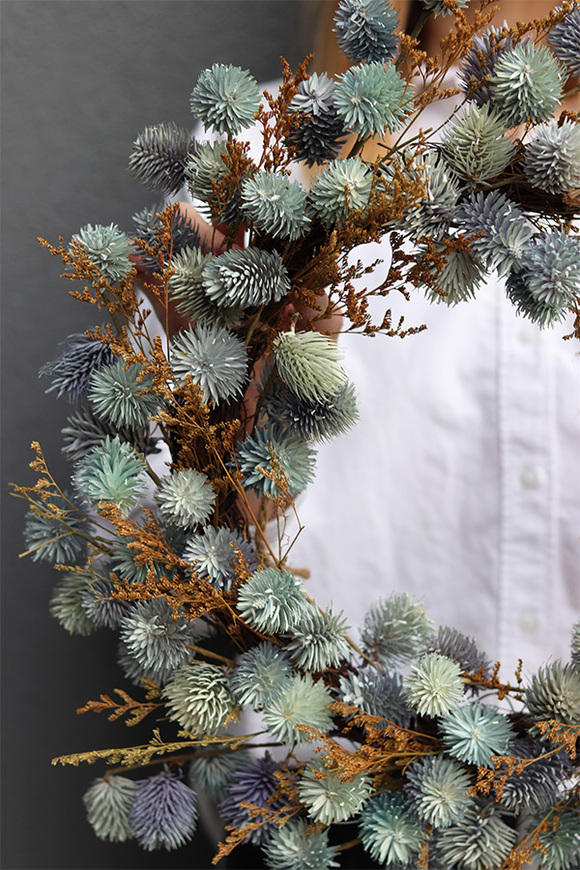 Osty Blue, dekoracyjny wianek z suszu