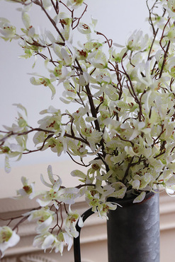 OD RĘKI Forsycja Roseum, sztuczny kwiat na gałązce, biała 6szt, dł.120cm