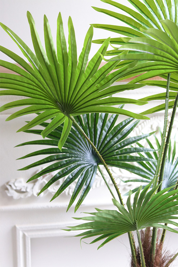 Palma Livistona, sztuczna roślina w doniczce