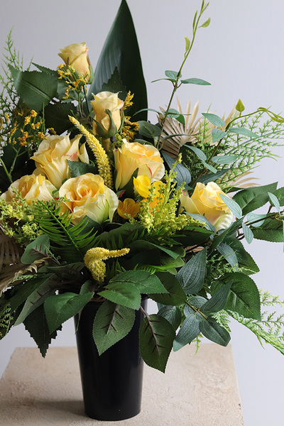 Retrona Yellow, żółty bukiet nagrobny we wkładzie