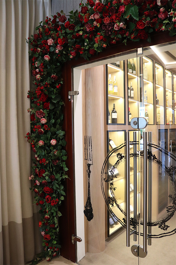 Polska Róża, brama kwiatowa na wejście