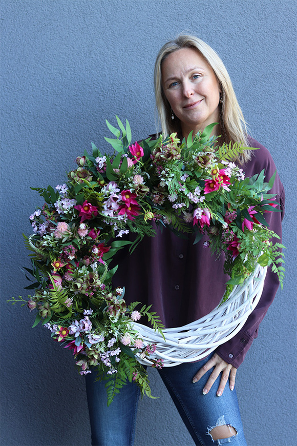 Delicja Wiosenna, asymetryczny wianek na drzwi	