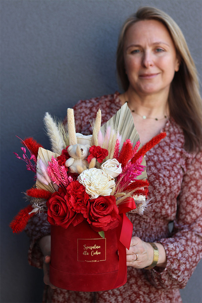 Miłosny Miś, flowerbox kwiatowy na walentynki