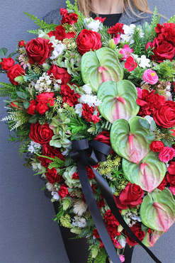 Serce Gruno 2, bogata wiązanka nagrobna, wym.60x58cm