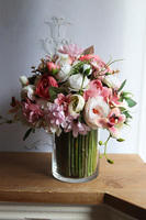 bukiet wiosennych kwiatów w szklanym wazonie, Hellissa New