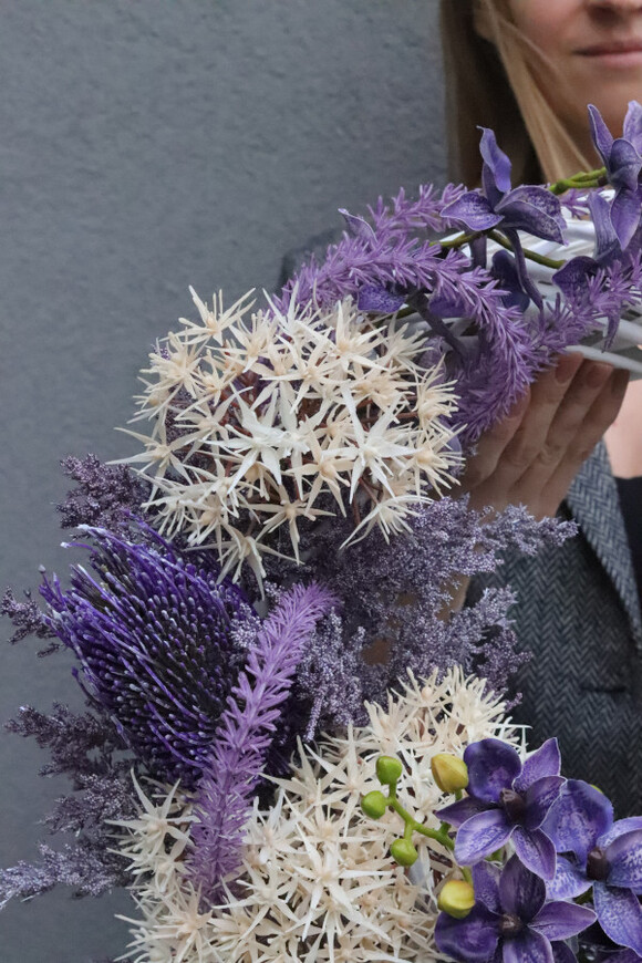 Violetta Orchidia, asymetryczny wianek na drzwi