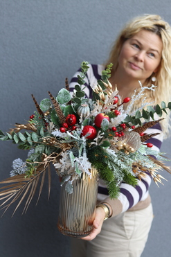 Winter Mood, świąteczny stroik kompozycja w złotym wazonie, wys.55cm 