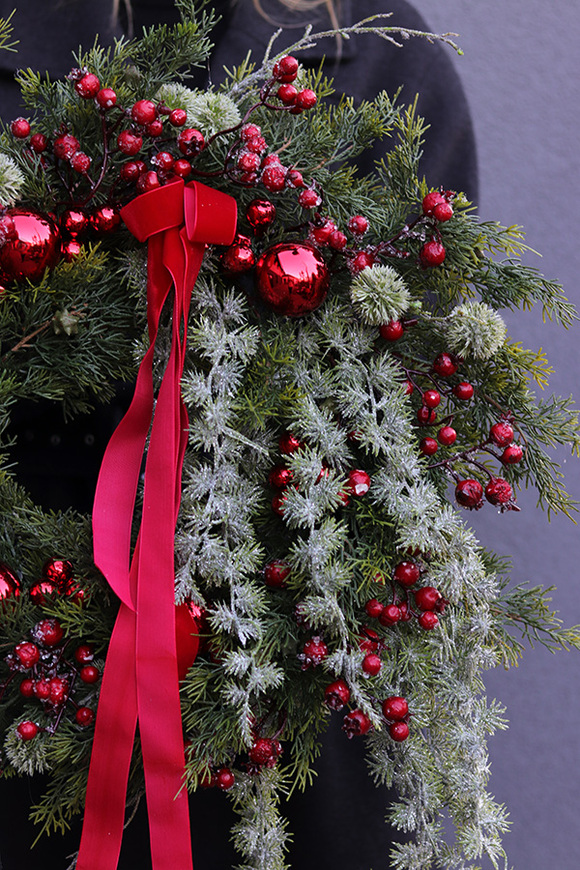 Magia Świąt, zimowy wianek z dzwonkami