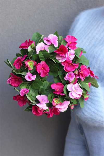 Bratki Różowe, wianek dekoracyjny na drzwi