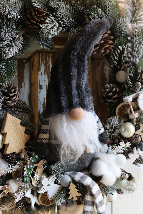 Skrzat w Czapce, bożonarodzeniowy wianek na drzwi