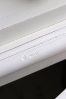 Bristol White, biblioteczka kredens