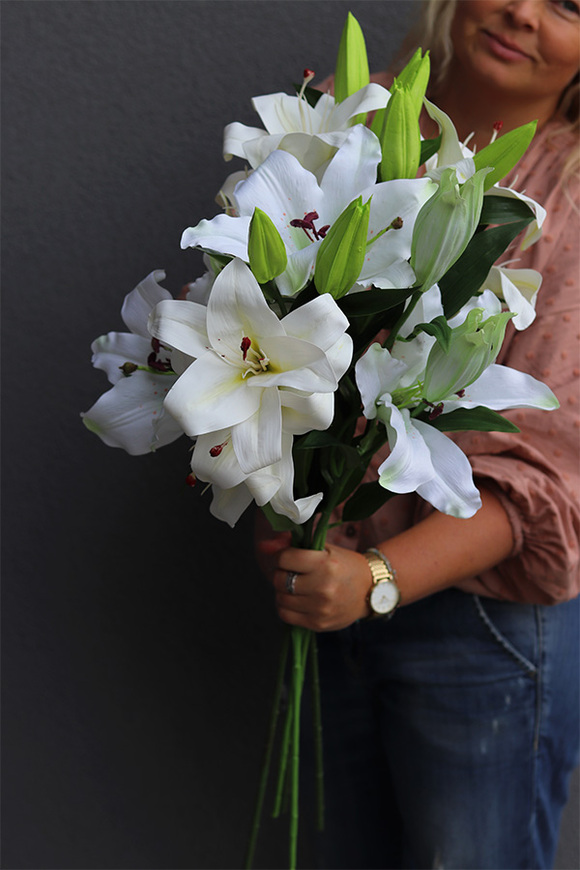 Liliowe Love, bukiet białych lilii z pąkami