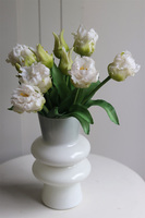 Panna Montata, bukiet kwiatów w wazonie