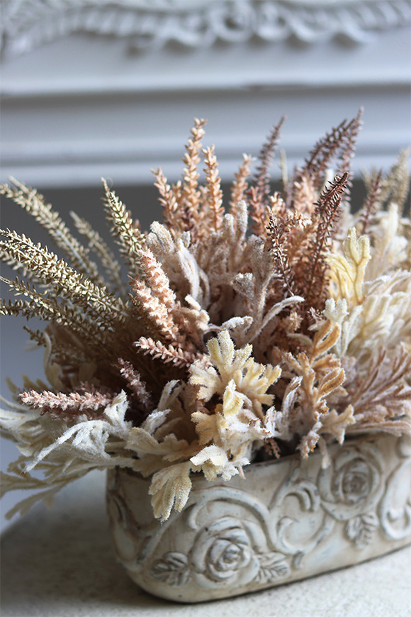 Wrzosy Beige, kompozycja kwiatowa w czarnej donicy