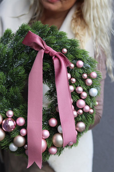 Pink Frette, pudrowy świąteczny wianek