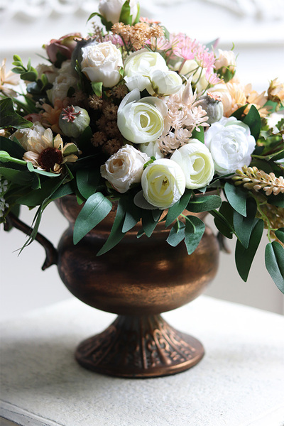 Piortcovia, kompozycja kwiatowa w pucharze