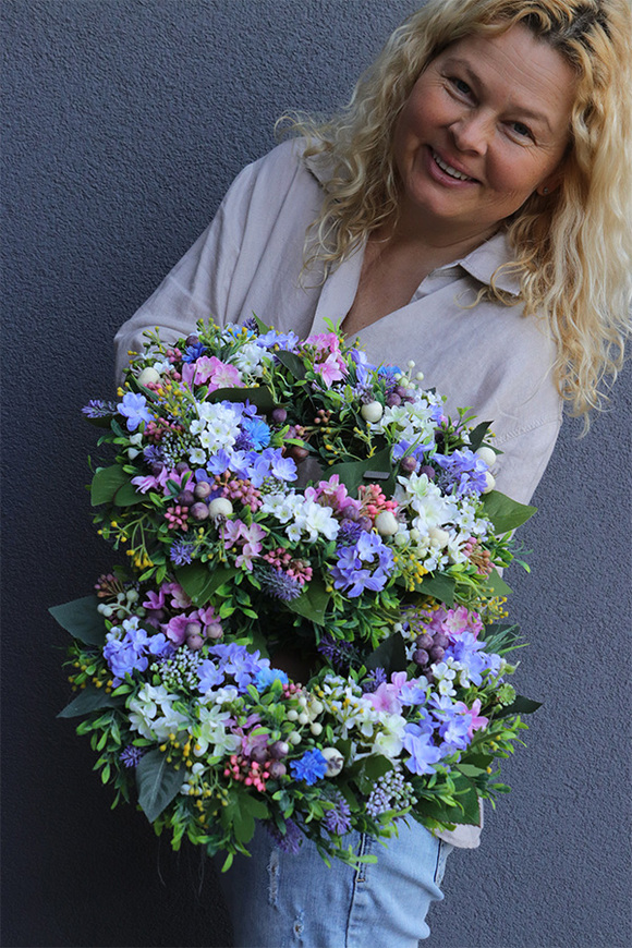 Wiosenne Bzy, kwiatowy wianek na drzwi