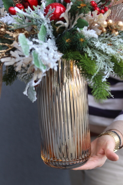 Winter Mood, świąteczny stroik kompozycja w złotym wazonie, wys.55cm 