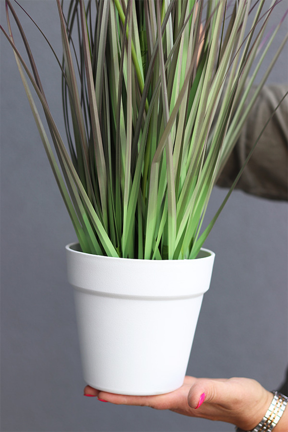 Macadamia L, sztuczna trawa kwitnąca w doniczce