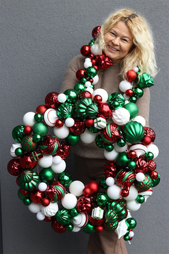 OD RĘKI wianek bożonarodzeniowy Bombki American, śr.67cm