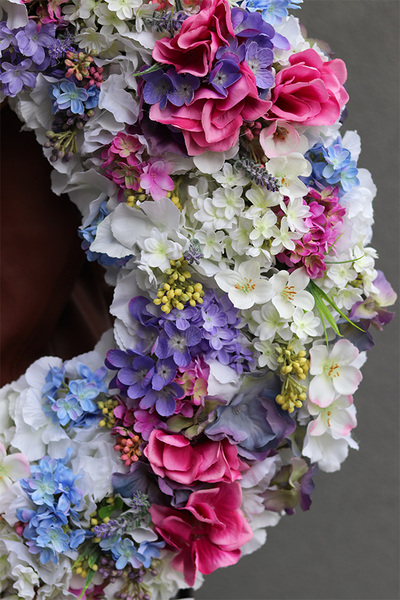  Czarujące Obłoki, ozdobny kwiatowy wianek