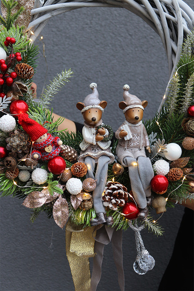 Wesołe Myszki, świąteczny wianek z laleczkami LED