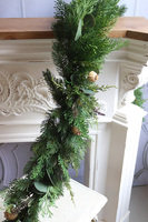 Naturalne Święta Poppy, realistyczna zielona girlanda iglasta