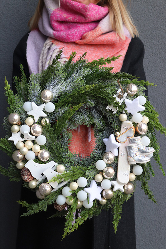 Sporty Zimowe, zimowy wianek w sportowym klimacie, śr.35cm