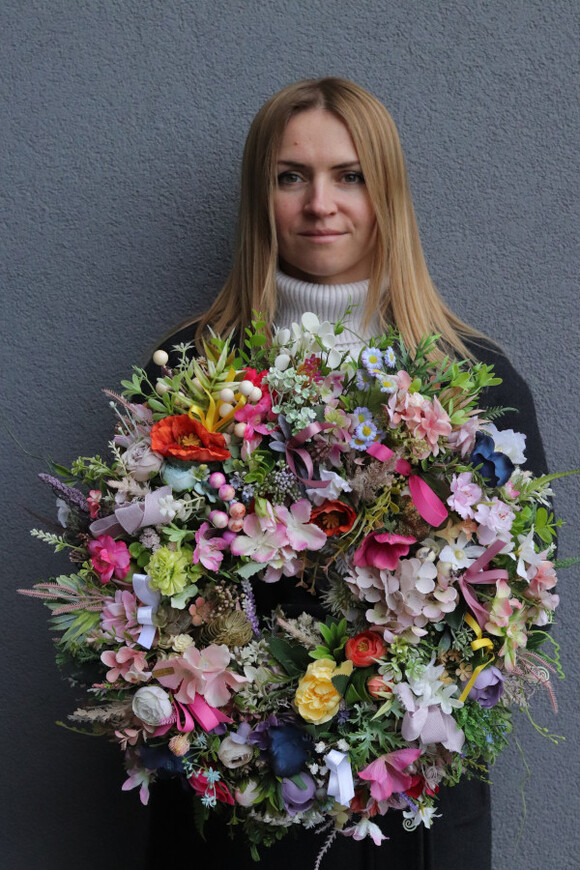 Mazurskie Łąki, kwiatowy wianek na drzwi