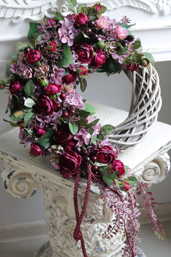 Wiśnie Rohirii, asymetryczny wianek dekoracyjny	