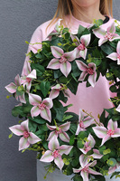 Dereń Kousa, kwiatowy wianek na drzwi