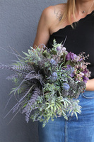 Dama Poetica Head, kompozycja kwiaty w głowie