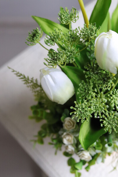  Tulipanki, żółta dekoracja kwiatowa z tulipanami