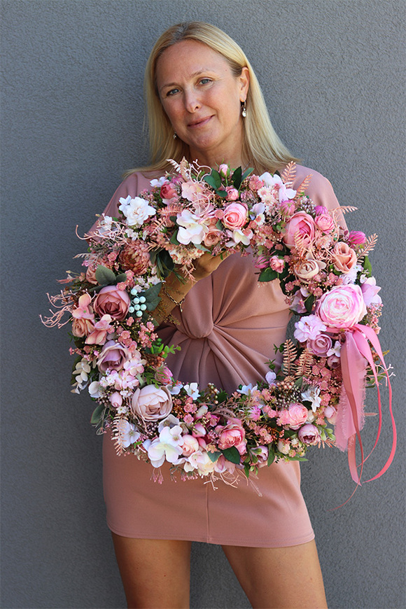 Pinkre, różowy wianek dekoracyjny